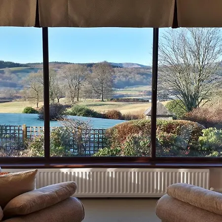 Lakefield House Holiday home *