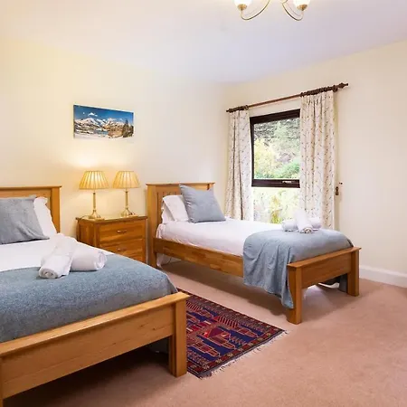 Holiday home Lakefield House