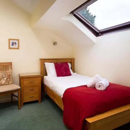 Holiday home Lakefield House *